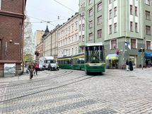 Kruununhaassa kulkee hyvät ratikkayhteydet.