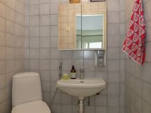 Yläkerran toinen wc