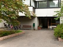 Rastilantie 2 E-Talon sisäänkäynti