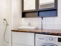 Kylpyhuone kivitasolla