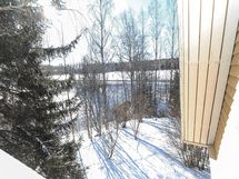 Näkymä yläkerran parvekkeelta