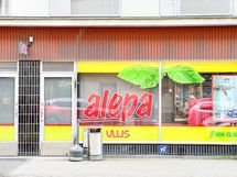 Lähikaupat sijaitsevat viereisillä kaduilla.