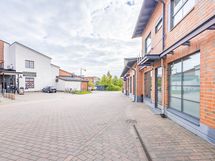 vastapäätä Villatehdasta