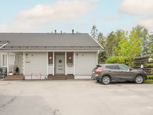 Autopaikka on asunnon vieressä