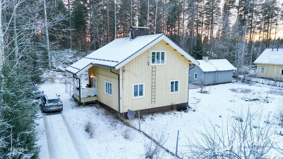 julkisivu/etupihaa