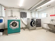 Taloyhtiön pesutupa.