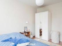 Seinällä on tilaa isommallekin vaatekaapistolle