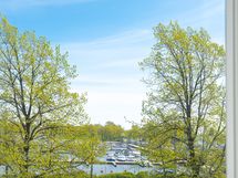 näkymä olohuoneen ikkunasta