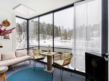 Lasitettu terassiparveke.