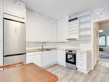 Vaaleasävyinen keittiö