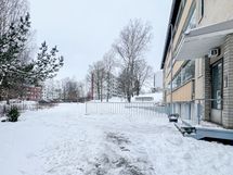 Taloyhtiö sijaitsee rauhallisella paikalla.