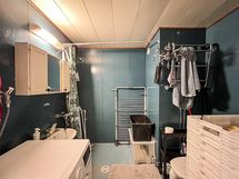 Kylpyhuoneessa on paikka pyykinpesukoneelle