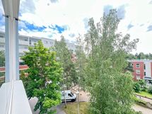 Näkymä kolmannen kerroksen parvekkeelta etelän suuntaan.