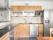 Kivitasot keittiössä.