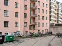 Taloyhtiön sisäpiha.