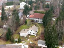 Valkoinen talo ostettavissa Oravatie 7