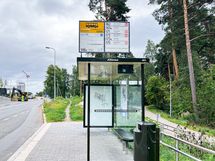 Bussipysäkki on heti talon kohdalla.