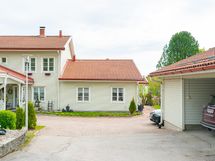 Autokatos ja parkkipaikka