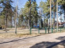 Viereisen takametsän leikkipuisto