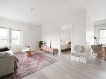 Kulmahuoneistossa on paljon ikkunapintaa.