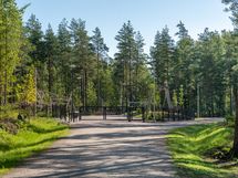 Finnträskin uimarannan lähellä on koirapuisto