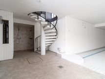 alakerran saunaosastoa ja uima-allashuonetta