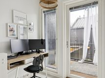 Aulasta käynti parvekkeelle