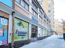 Lähimpään kauppaan n. 300m. Alueella on muitakin kauppoja,