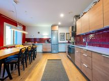 As 2 (5h+k+vh+2kph+s+wc+parveke). Keittiö