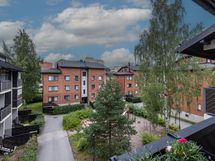 Taloyhtiöllä on rauhallinen ja vehreä sisäpiha.