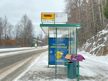 Bussit kulkevat lähistöltä.