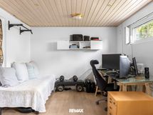 Alakerran työ/makuuhuone