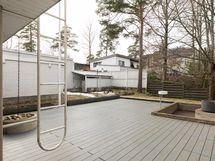 Etupihan näyttävää terassia