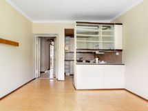 Osittain avokeittiö