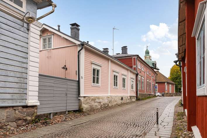 Rivitalo, Rivitalon pääty jossa 6 huonetta, keittiö, 2 kph/wc, khh, eteinen, 123/175 m², Vanha Porvoo