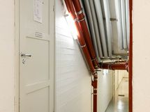 Taloyhtiön kellarikäytävä