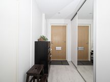 eteisessä liukuovi / peilikaapistot