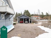 Pihalla on tilaa useammallekin autolle