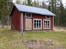 Ett gammalt hönshus, med sina vackra, stora fönster/ Vanha kanala isoine, kauniine ikkunoineen
