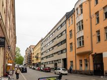 Yhtiön julkisivu Perämiehenkadun puolelta