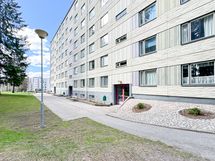 Taloyhtiössä on useampi saunaosasto ja maksullinen pesutupa toisessa talossa.