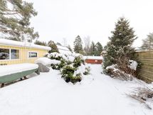 Sisäänkäyntikatoksen vasenta puolta