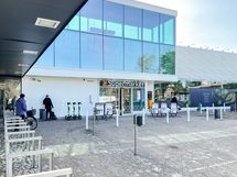 K-supermarket Derby on n. 600m päässä asunnolta.