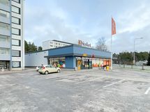 K-market Hanski toimii lähikauppana vain muutaman minuutin kävelymatkan päässä.