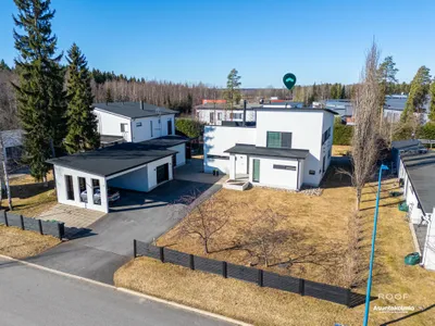 Omakotitalo, 6h,k,2kph,s,khh,wc,terassi,parveke,2AK,AT,2v, 203/245 m², Metsokangas