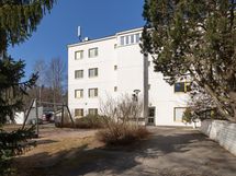 Taloyhtiön pihaa