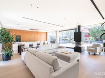 Avara valoisa olohuone