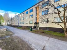 Taloyhtiö on rakennettu omalle tontille.