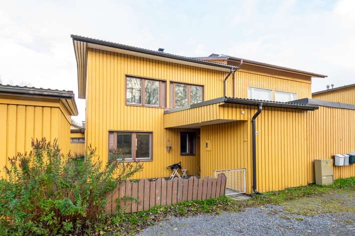 Omakotitalo, 5h+k+wc+kph+th+s+autotalli , 120/171 m², Pappilanmäki, Vaasa