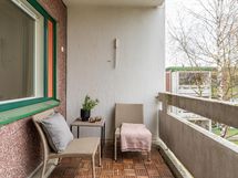 Parvekkeelle mahtuu hyvin kalusteita